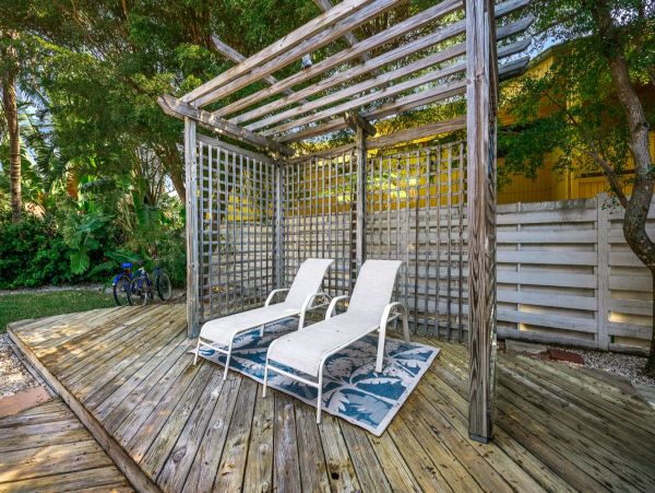Lido Key Vacation Home Two Bedroom Walk to Beach
