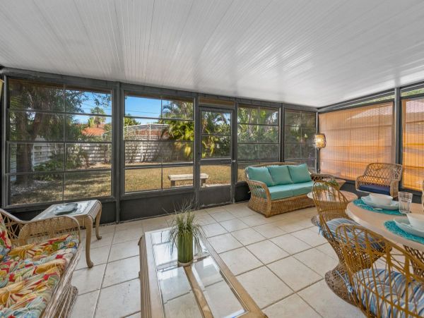 Lido Key Vacation Home Two Bedroom Walk to Beach
