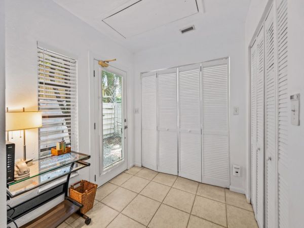 Lido Key Vacation Home Two Bedroom Walk to Beach