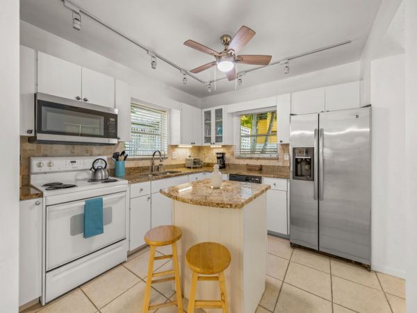 Lido Key Vacation Home Two Bedroom Walk to Beach