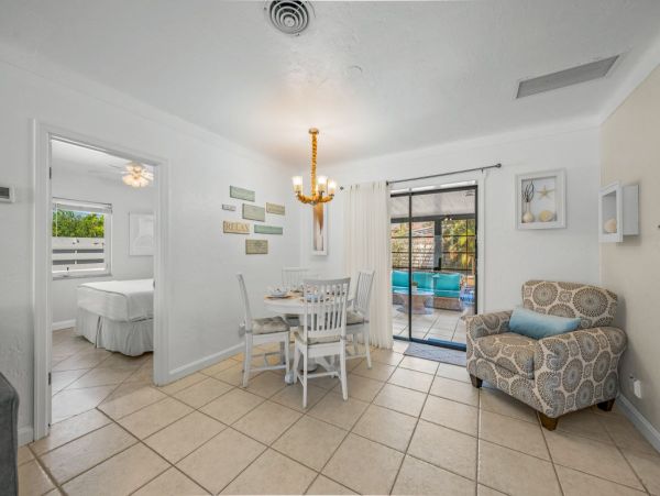 Lido Key Vacation Home Two Bedroom Walk to Beach