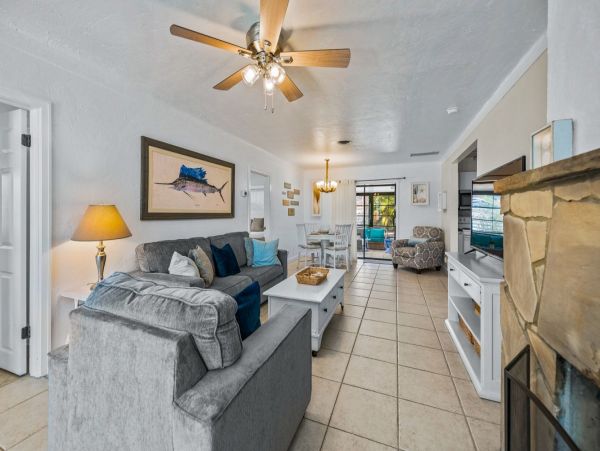 Lido Key Vacation Home Two Bedroom Walk to Beach