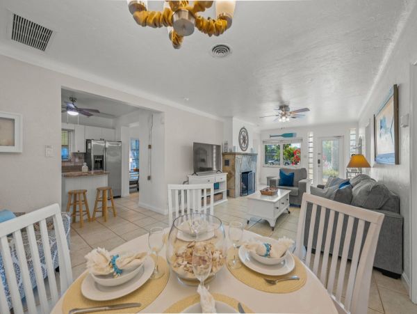 Lido Key Vacation Home Two Bedroom Walk to Beach
