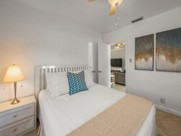 Lido Key Vacation Home Two Bedroom Walk to Beach