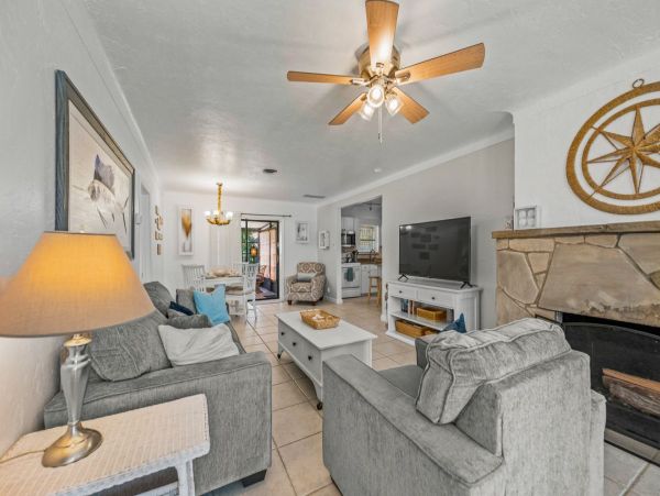 Lido Key Vacation Home Two Bedroom Walk to Beach
