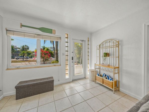 Lido Key Vacation Home Two Bedroom Walk to Beach