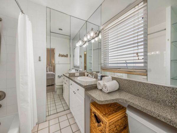 Lido Key Vacation Home Two Bedroom Walk to Beach
