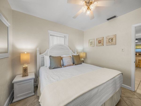 Lido Key Vacation Home Two Bedroom Walk to Beach