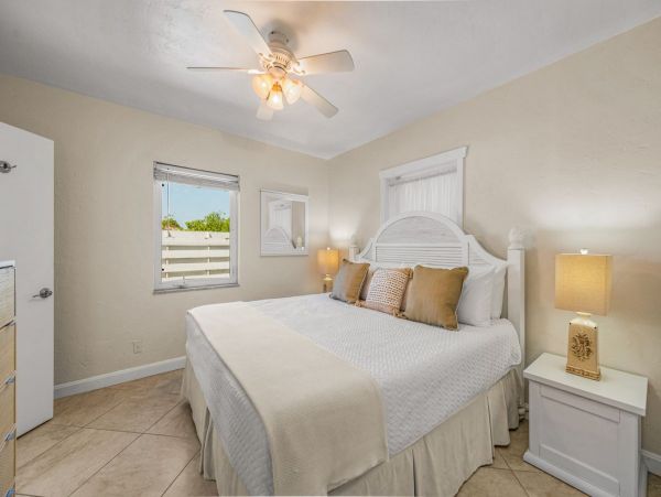 Lido Key Vacation Home Two Bedroom Walk to Beach