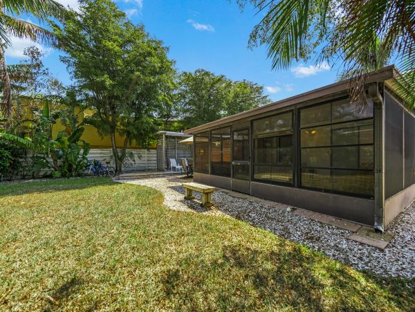 Lido Key Vacation Home Two Bedroom Walk to Beach