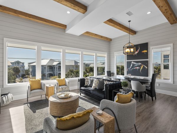 Elegant Vacation Rental with 7 Bedrooms & 2 Block to Beach