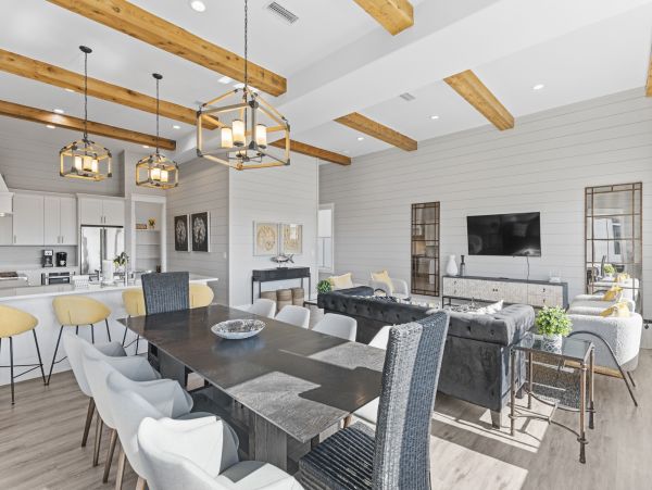 Elegant Vacation Rental with 7 Bedrooms & 2 Block to Beach