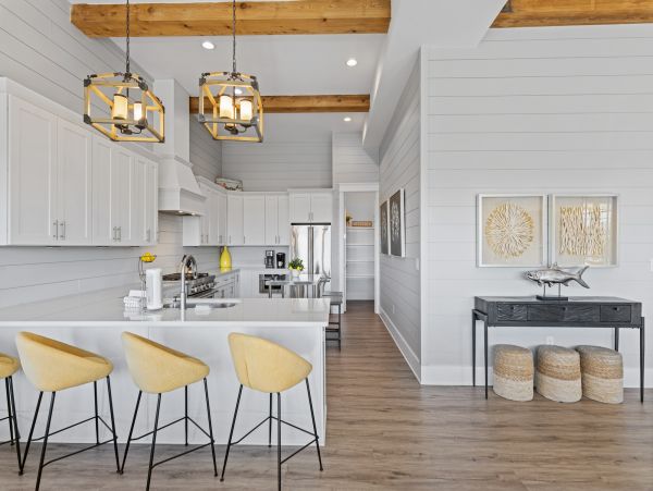 Elegant Vacation Rental with 7 Bedrooms & 2 Block to Beach