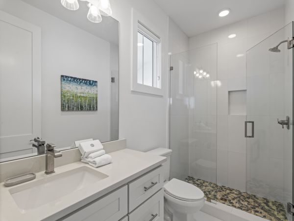 Elegant Vacation Rental with 7 Bedrooms & 2 Block to Beach