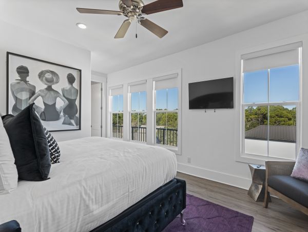 Elegant Vacation Rental with 7 Bedrooms & 2 Block to Beach