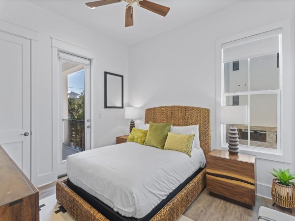 Elegant Vacation Rental with 7 Bedrooms & 2 Block to Beach