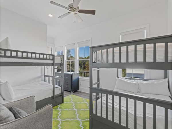 Elegant Vacation Rental with 7 Bedrooms & 2 Block to Beach