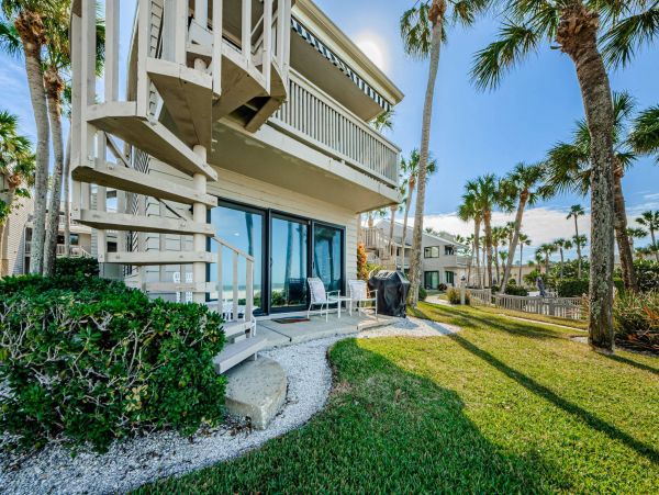 Ground Floor Unit with 2 Bedrooms & Full Ocean Views