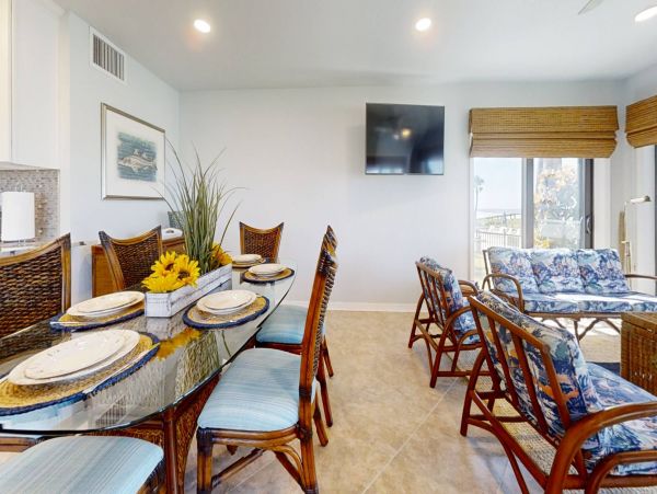 Ground Floor Unit with 2 Bedrooms & Full Ocean Views