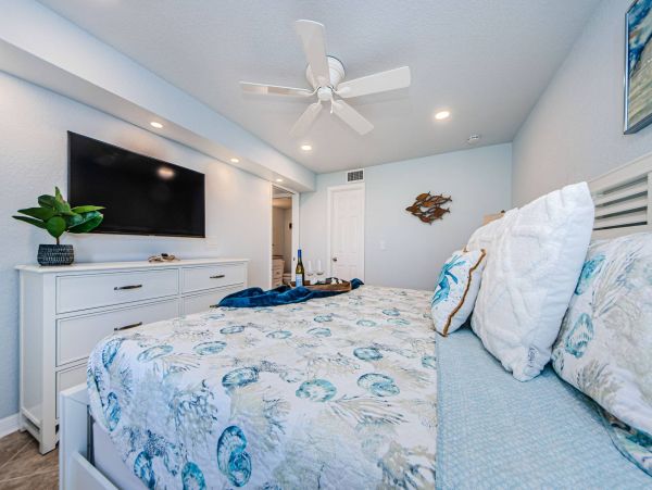 Ground Floor Unit with 2 Bedrooms & Full Ocean Views