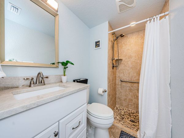 Ground Floor Unit with 2 Bedrooms & Full Ocean Views
