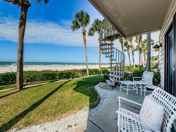Ground Floor Unit with 2 Bedrooms & Full Ocean Views