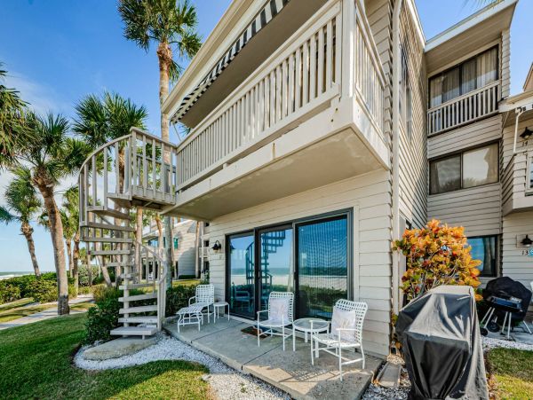 Ground Floor Unit with 2 Bedrooms & Full Ocean Views