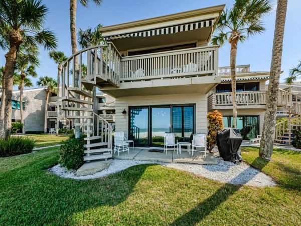 Ground Floor Unit with 2 Bedrooms & Full Ocean Views