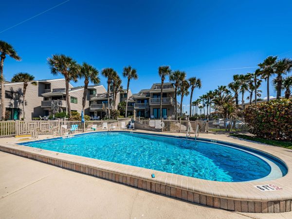 Ground Floor Unit with 2 Bedrooms & Full Ocean Views