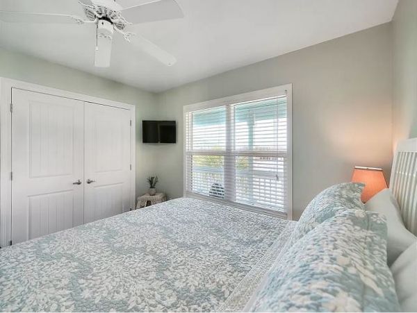 Navarre Beach Vacation Rental Short Walk to Beach
