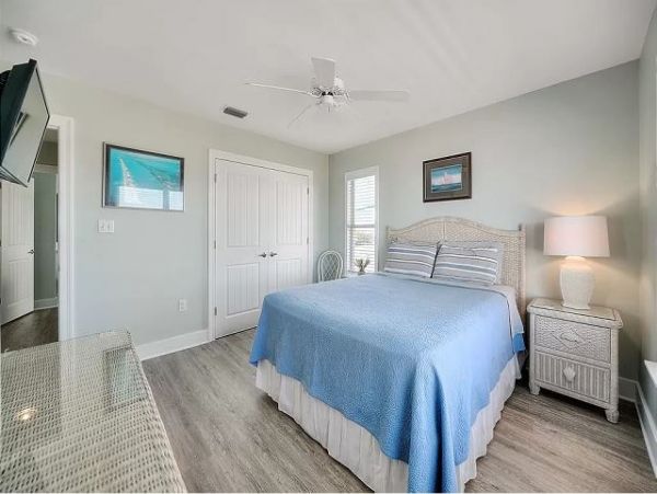 Navarre Beach Vacation Rental Short Walk to Beach