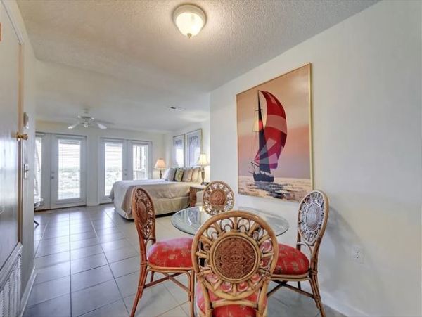 Navarre Beachfront Five Bedrooms
