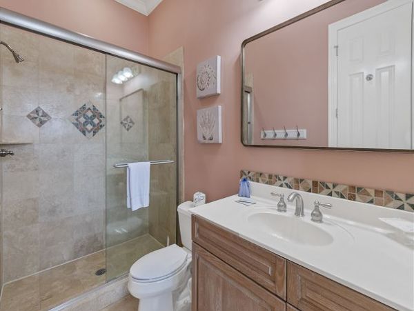 Beautiful Navarre Four Bedroom Vacation home Right on the Beach