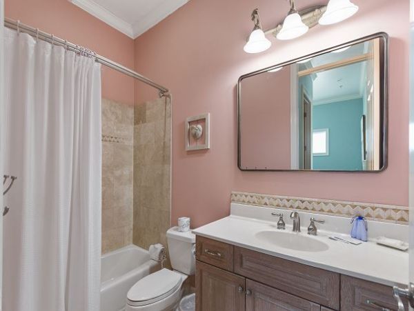 Beautiful Navarre Four Bedroom Vacation home Right on the Beach