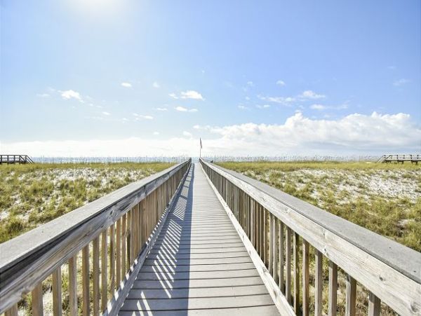 Beautiful Navarre Four Bedroom Vacation home Right on the Beach