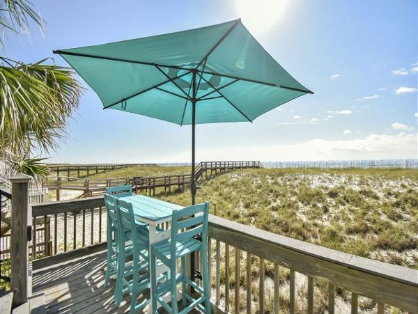 Beautiful Navarre Four Bedroom Vacation home Right on the Beach