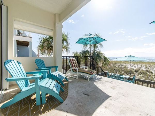 Beautiful Navarre Four Bedroom Vacation home Right on the Beach