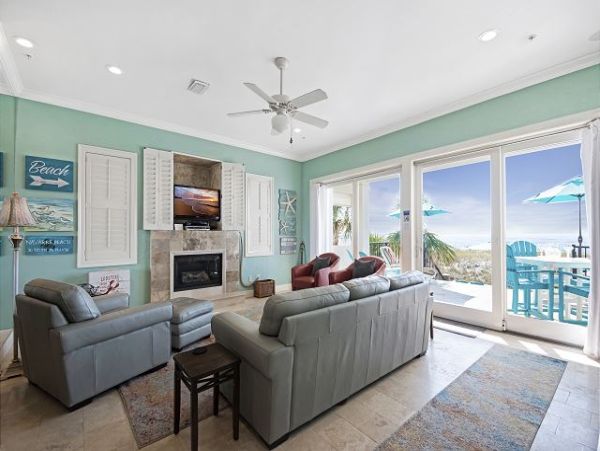 Beautiful Navarre Four Bedroom Vacation home Right on the Beach