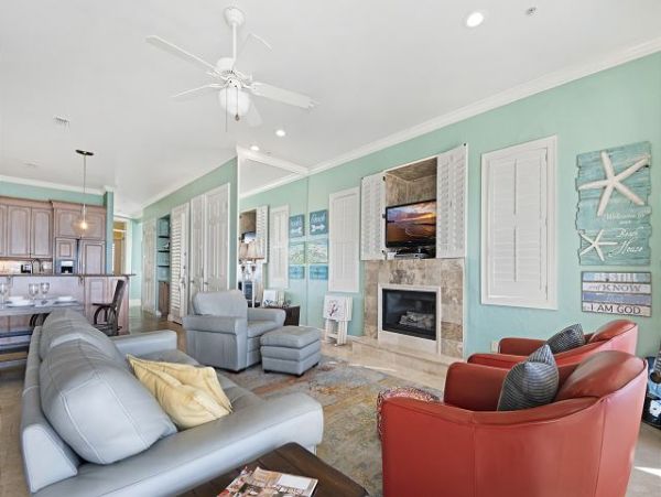 Beautiful Navarre Four Bedroom Vacation home Right on the Beach