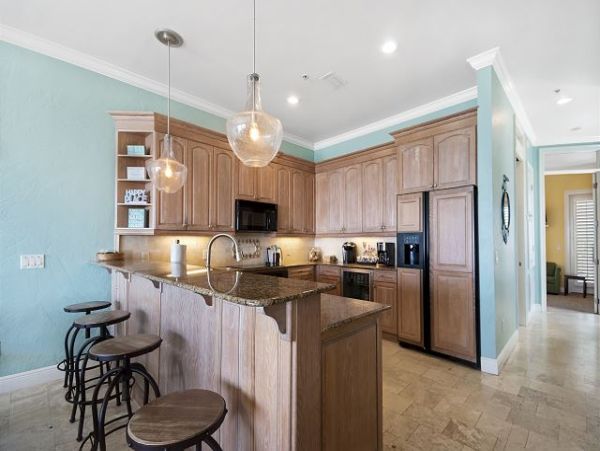 Beautiful Navarre Four Bedroom Vacation home Right on the Beach