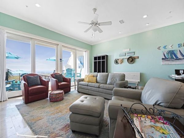 Beautiful Navarre Four Bedroom Vacation home Right on the Beach