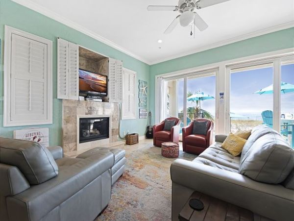 Beautiful Navarre Four Bedroom Vacation home Right on the Beach