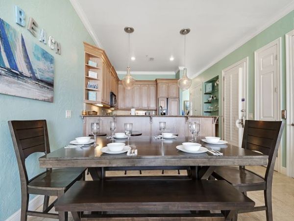 Beautiful Navarre Four Bedroom Vacation home Right on the Beach