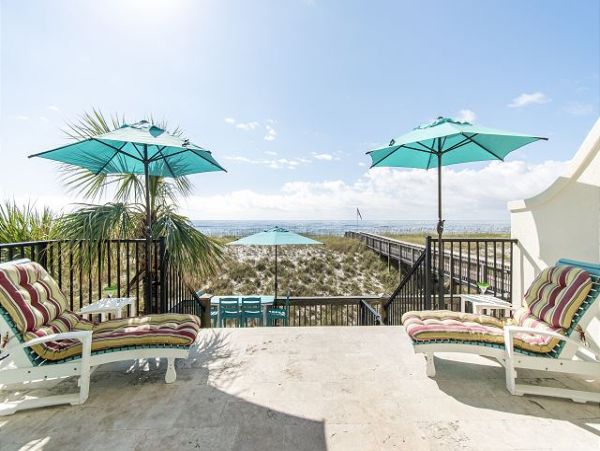 Beautiful Navarre Four Bedroom Vacation home Right on the Beach