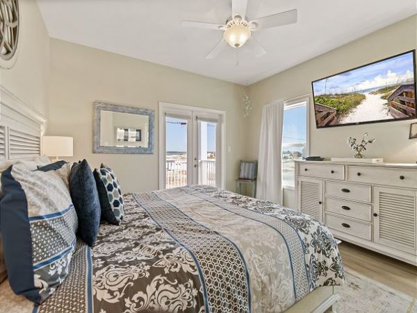 Private Beach Front House with 4 Bedrooms in Navarre Beach