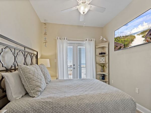 Private Beach Front House with 4 Bedrooms in Navarre Beach