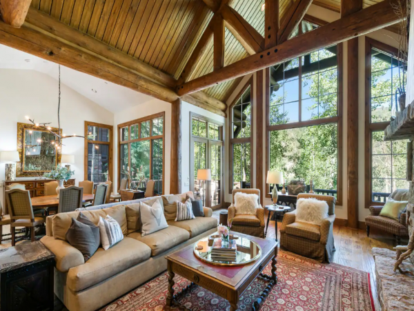 Luxury Vacation Rental with 6 Bedrooms & Great Amenities