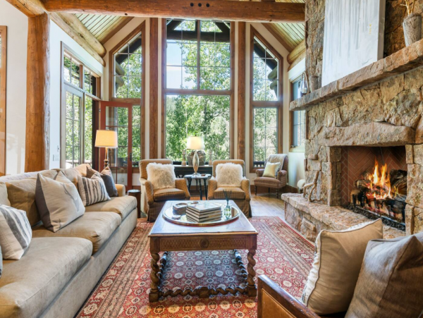 Luxury Vacation Rental with 6 Bedrooms & Great Amenities