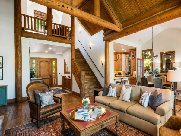 Luxury Vacation Rental with 6 Bedrooms & Great Amenities