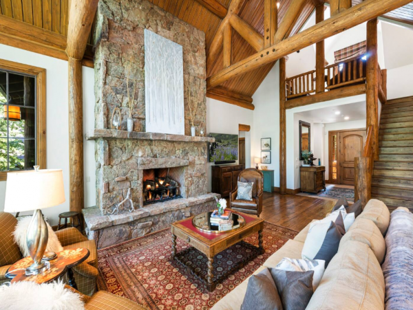 Luxury Vacation Rental with 6 Bedrooms & Great Amenities